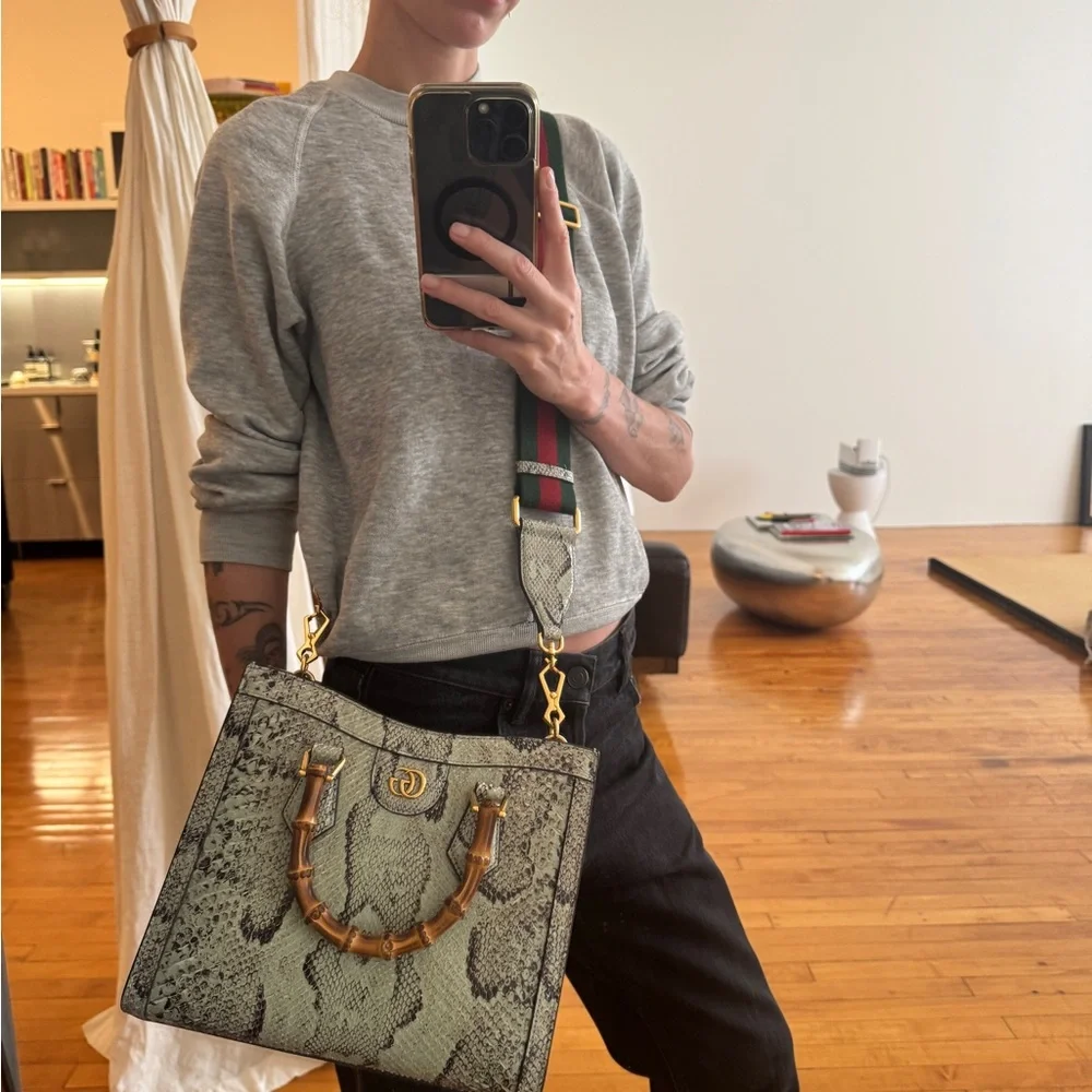 Authentic Gucci Small Diana in blue python - Picture 6 of 6